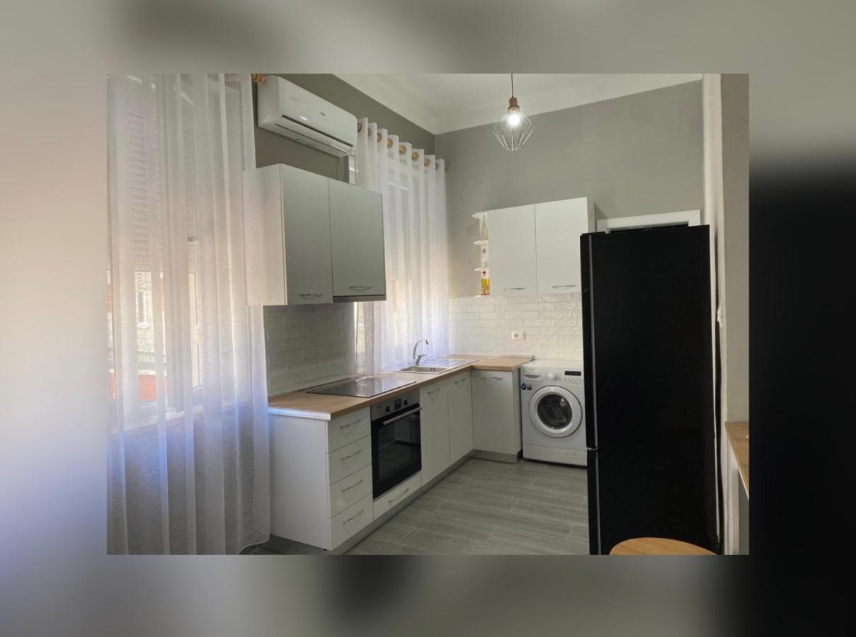New New Bazaar Apartment Tiranë Luaran gambar